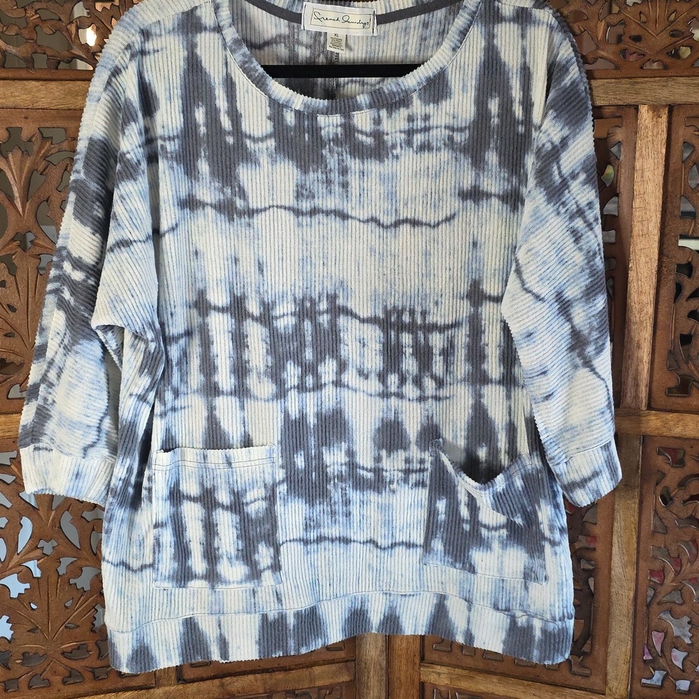 🌟 French Laundry Blue and White Knit Top